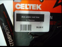 Under Real Tree -MRA Snow Magasin 85 1